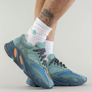 Adidas yeezy 700 fade azure